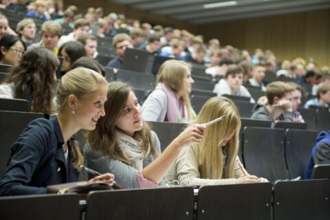 Studierende im Hörsaal